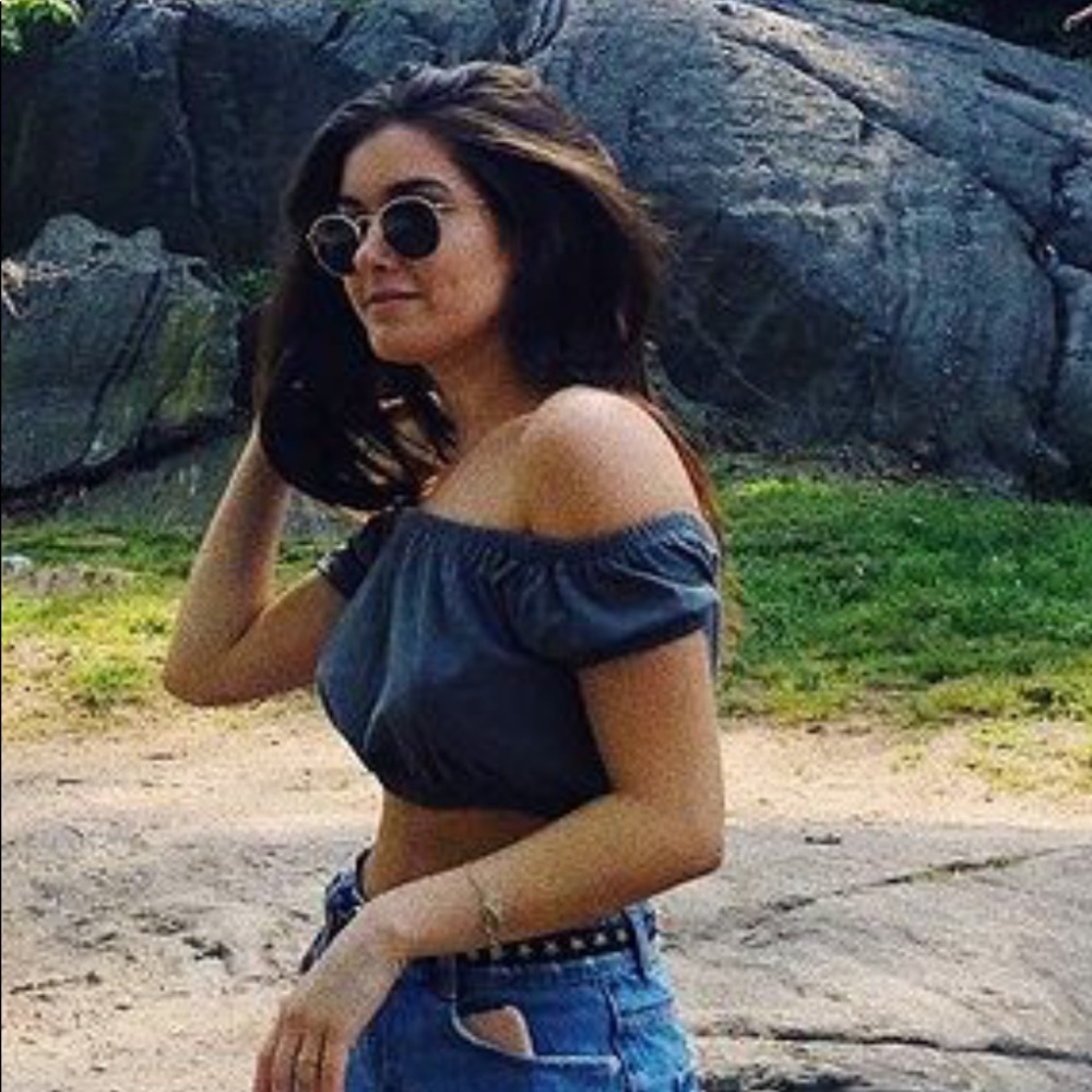 Aritzia XS Wilfred off the shoulder top